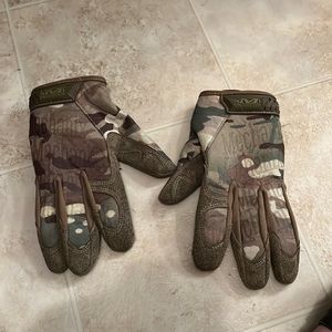 Mechanix wear camo gloves